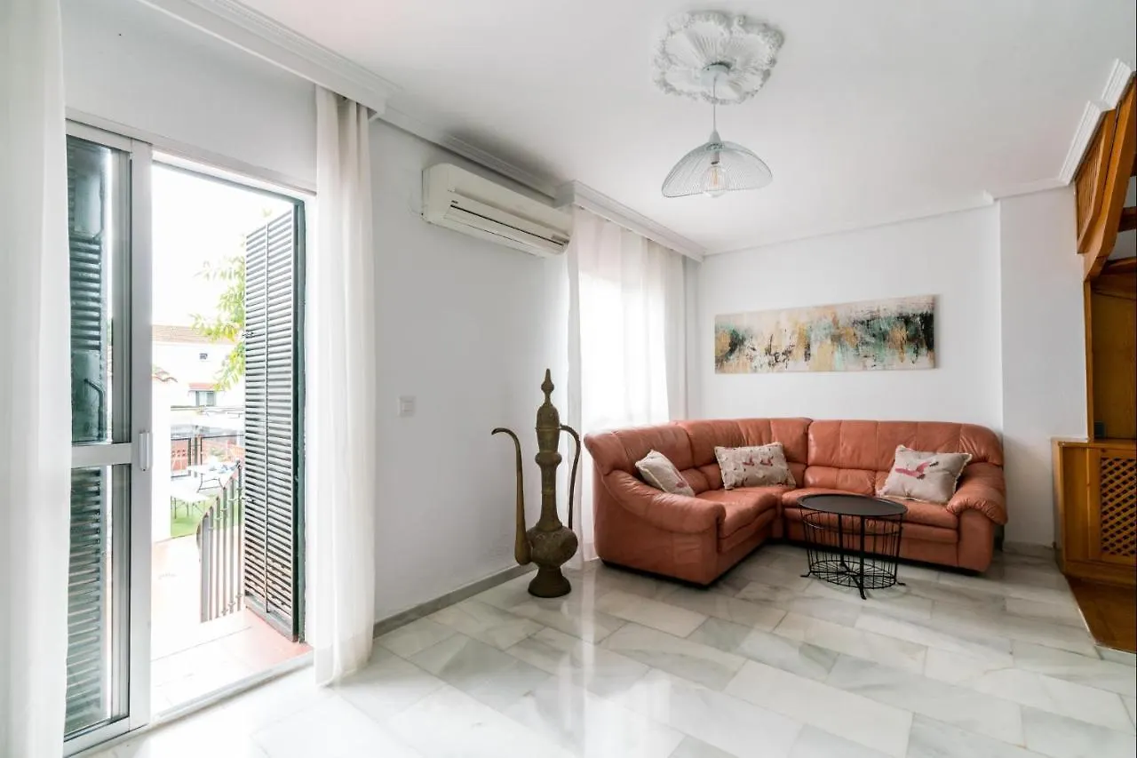 Tranquilidad y comodidad en MAIRENA, 5min metro Mairena del Aljarafe Apartamento